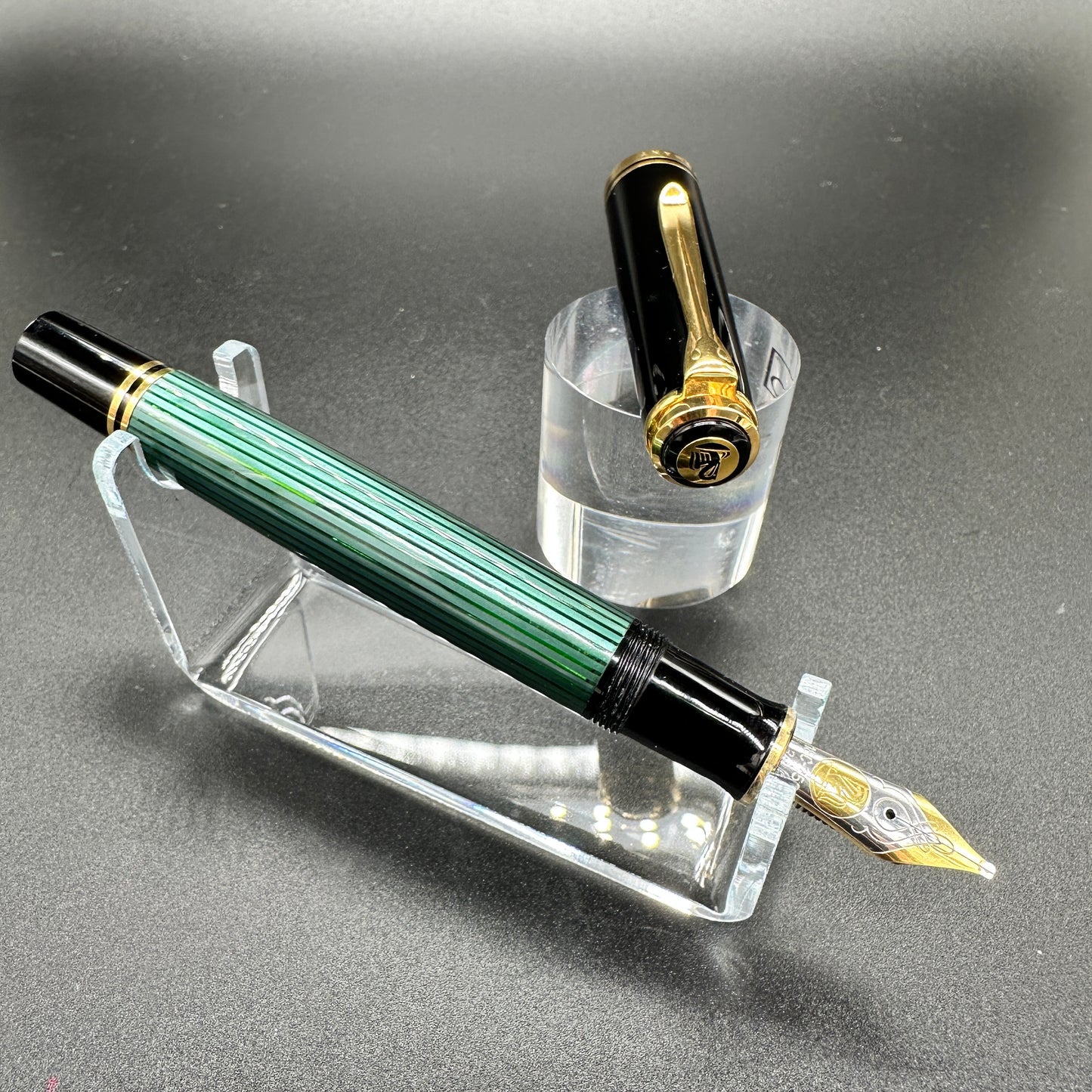 Pelikan Souveran M800 BBB nib Fountain Pen - Green Transparent Stripe